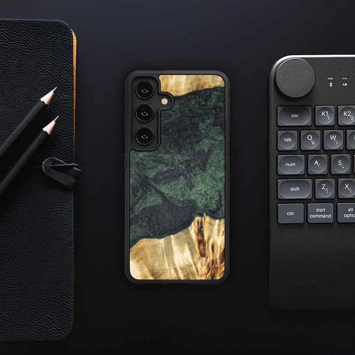Samsung Galaxy S24 Handyhülle aus Harz und Holz - Synergy#E14