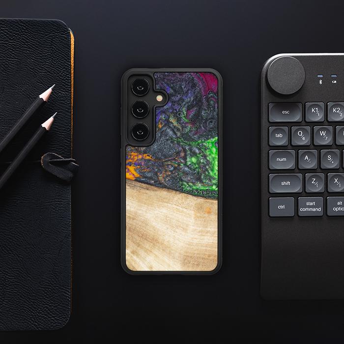 Samsung Galaxy S24 Handyhülle aus Harz und Holz - Synergy#F10