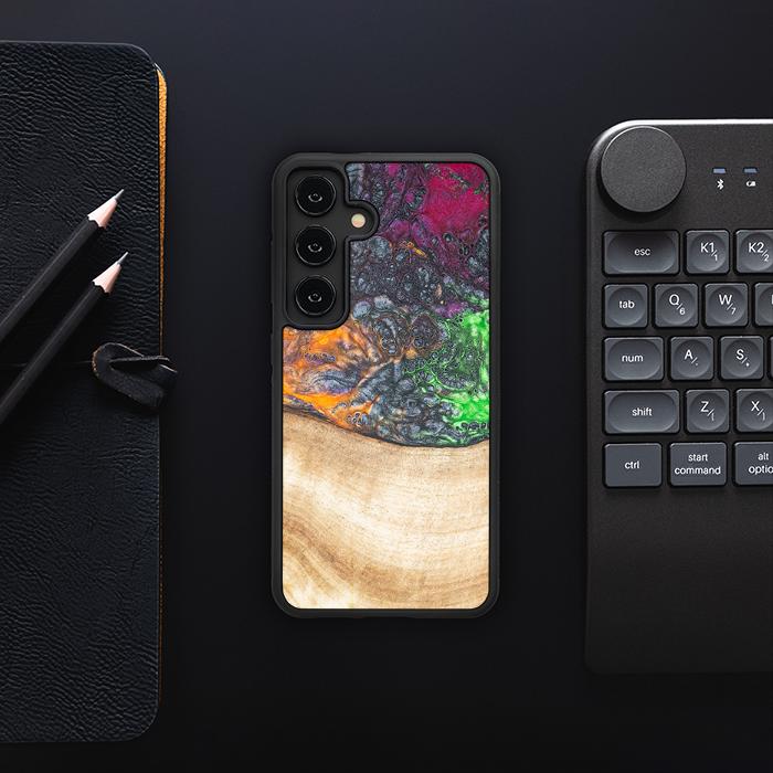 Samsung Galaxy S24 Handyhülle aus Harz und Holz - Synergy#F6