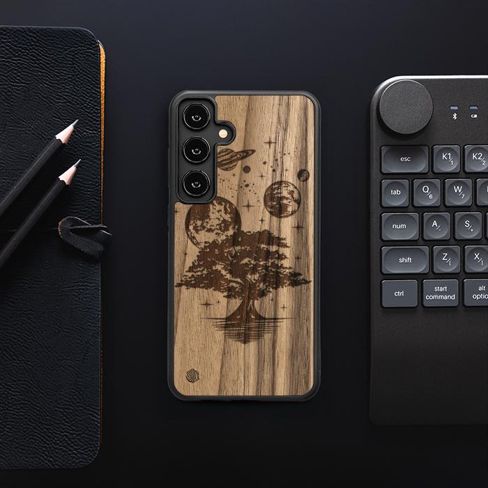Samsung Galaxy S25 Plus Handyhülle aus Holz - Galactic Garden