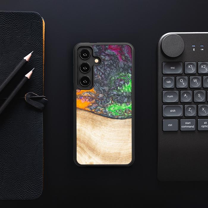 Samsung Galaxy S25 Handyhülle aus Harz und Holz - Synergy#F1
