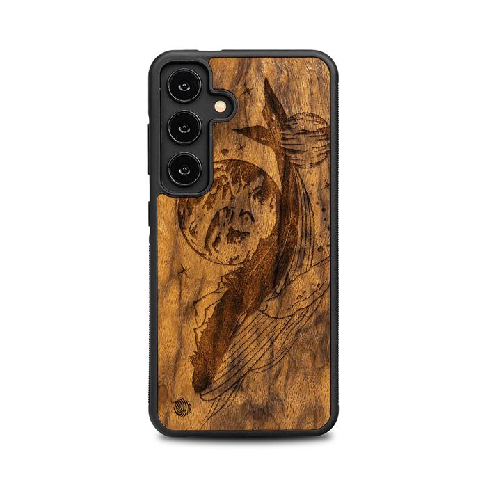 Samsung Galaxy S25 Handyhülle aus Holz - Cosmic Whale