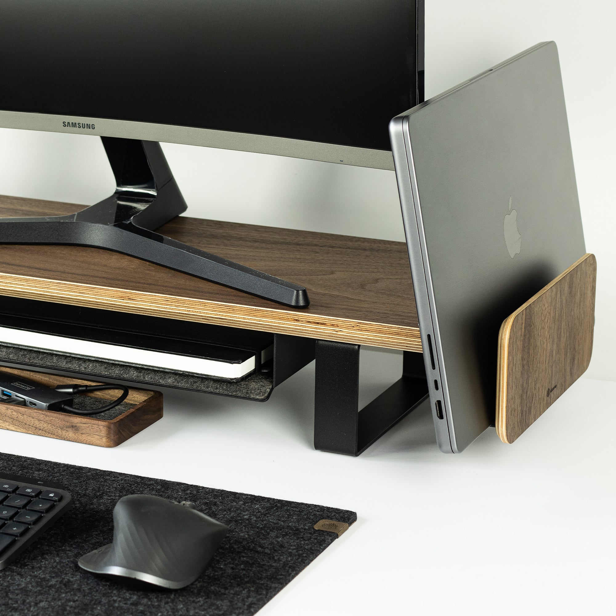 Laptophalter für Schreibtisch-Setup Walnuss – Weißstahl