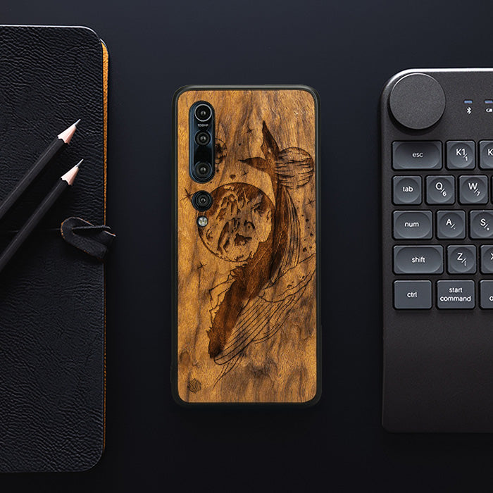 Xiaomi Mi 10 Pro Handyhülle aus Holz - Cosmic Whale
