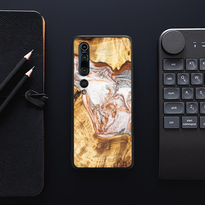 Xiaomi Mi 10 Handyhülle aus Harz und Holz - Synergy#E5