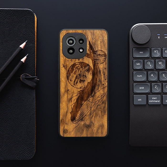 Xiaomi Mi 11 Handyhülle aus Holz - Cosmic Whale