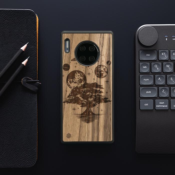 Huawei Mate 30 Pro Handyhülle aus Holz - Galactic Garden
