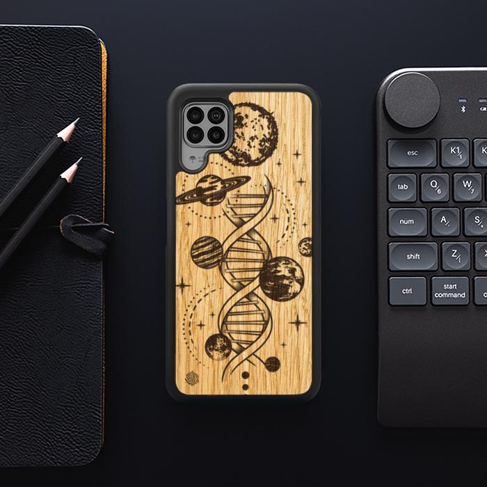 Huawei P40 lite Handyhülle aus Holz - Space DNA (Eiche)