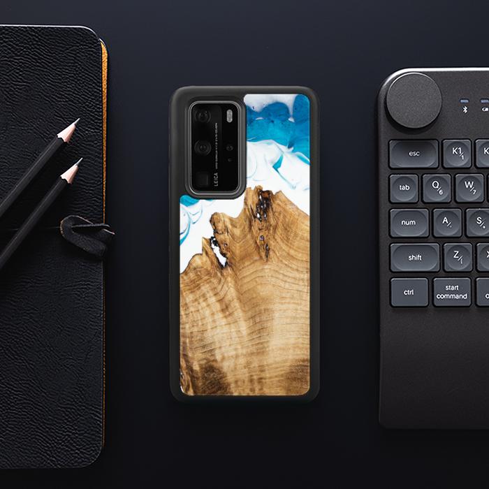 Huawei P40 Pro Handyhülle aus Harz und Holz - SYNERGY#C41