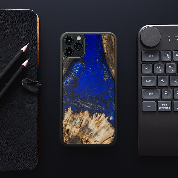 iPhone 11 Pro Max Handyhülle aus Harz und Holz - SYNERGY#176