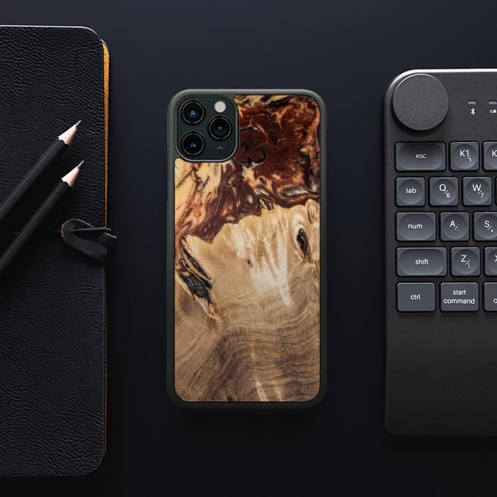 iPhone 11 Pro Max Handyhülle aus Harz und Holz - SYNERGY#A100
