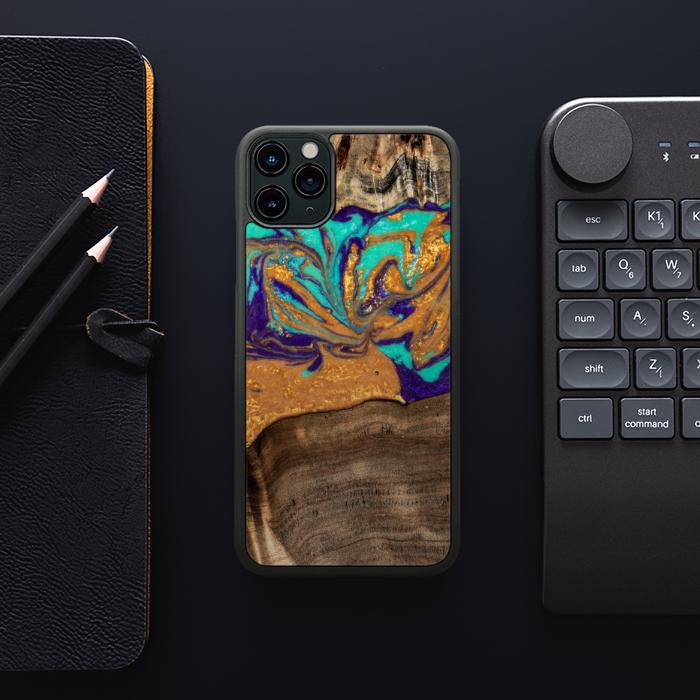 iPhone 11 Pro Max Handyhülle aus Harz und Holz - SYNERGY#A122