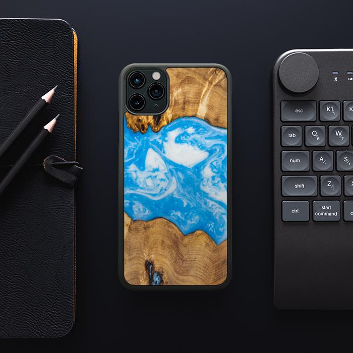 iPhone 11 Pro Max Handyhülle aus Harz und Holz - SYNERGY#A32