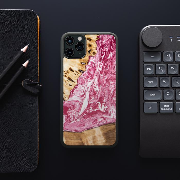 iPhone 11 Pro Max Handyhülle aus Harz und Holz - SYNERGY#A99