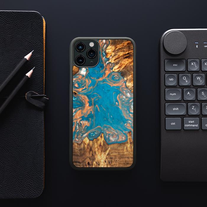 iPhone 11 Pro Max Handyhülle aus Harz und Holz - SYNERGY#B22