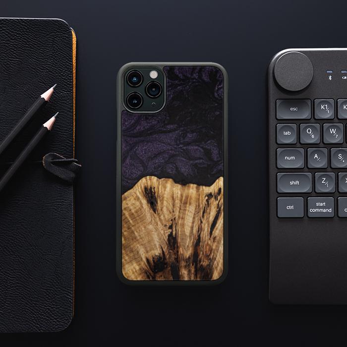 iPhone 11 Pro Max Handyhülle aus Harz und Holz - SYNERGY#C31