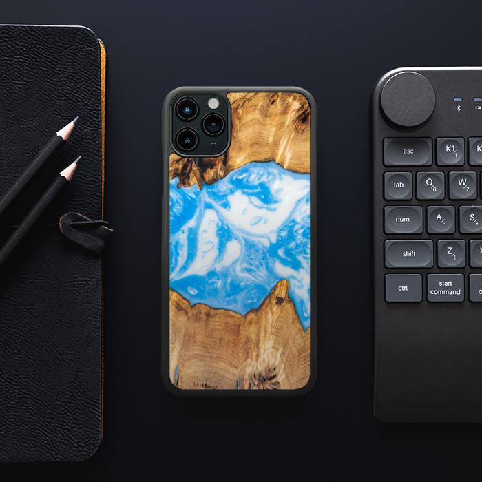 iPhone 11 Pro Max Handyhülle aus Harz und Holz - Synergy#A34
