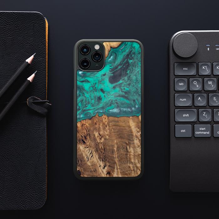 iPhone 11 Pro Max Handyhülle aus Harz und Holz - Synergy#D108