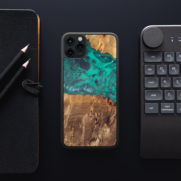 iPhone 11 Pro Max Handyhülle aus Harz und Holz - Synergy#D111