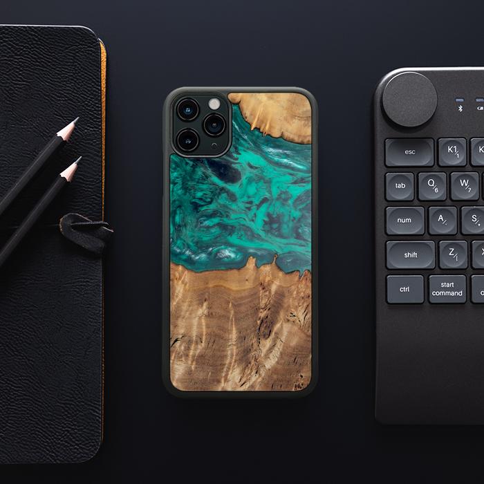 iPhone 11 Pro Max Handyhülle aus Harz und Holz - Synergy#D112