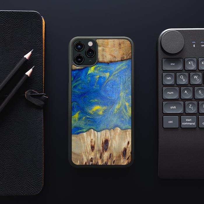 iPhone 11 Pro Max Handyhülle aus Harz und Holz - Synergy#D128