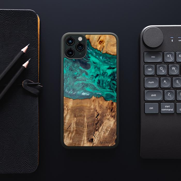iPhone 11 Pro Max Handyhülle aus Harz und Holz - Synergy#D133