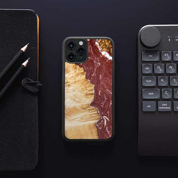 iPhone 11 Pro Handyhülle aus Harz und Holz - SYNERGY#316