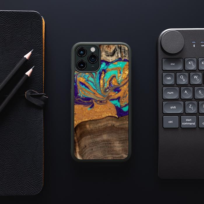 iPhone 11 Pro Handyhülle aus Harz und Holz - SYNERGY#A122