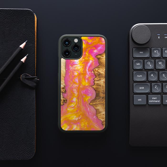 iPhone 11 Pro Handyhülle aus Harz und Holz - SYNERGY#A20