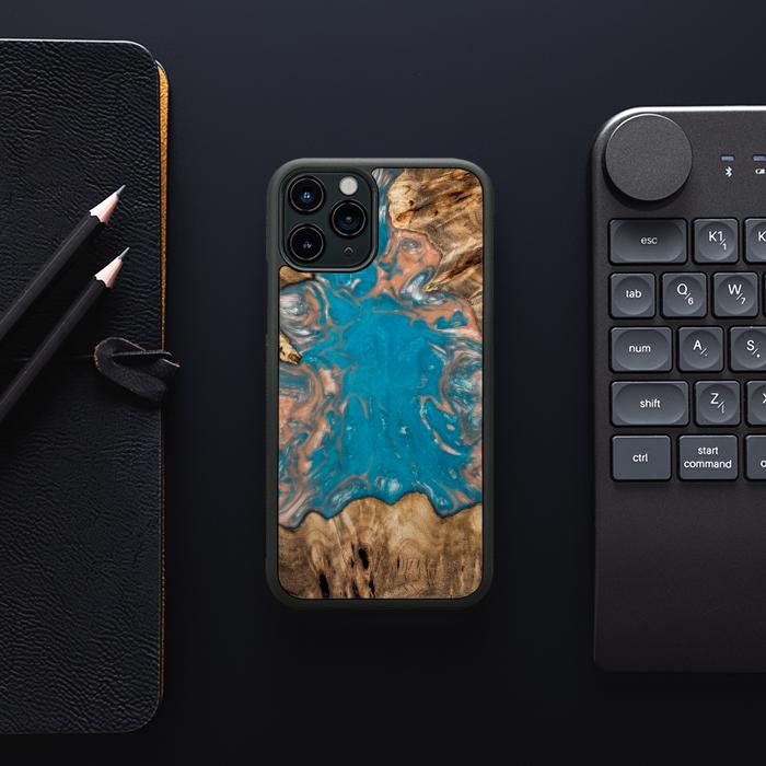 iPhone 11 Pro Handyhülle aus Harz und Holz - SYNERGY#A97