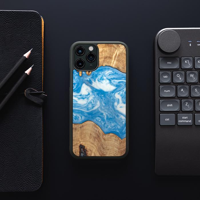 iPhone 11 Pro Handyhülle aus Harz und Holz - SYNERGY#B03
