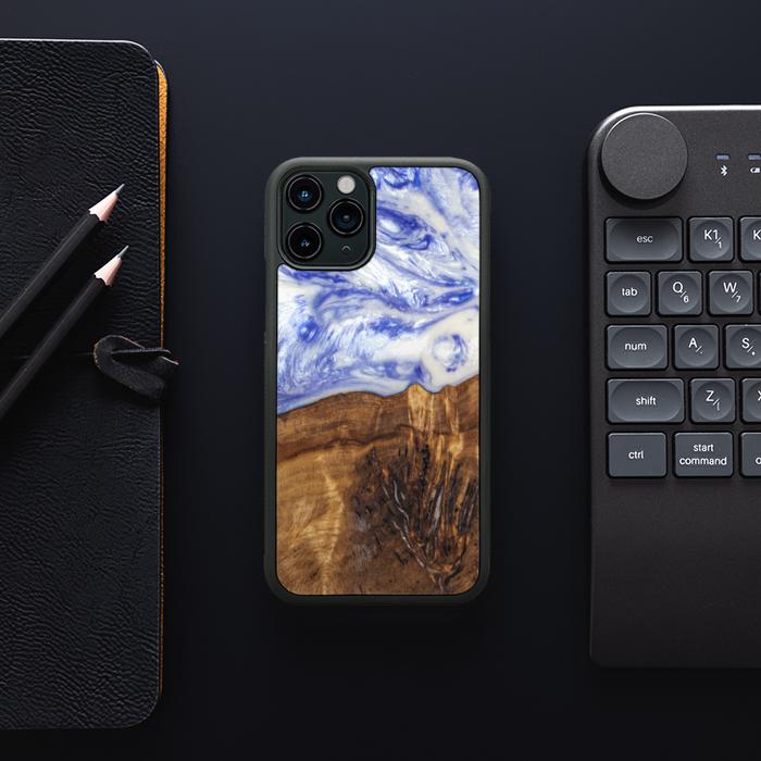 iPhone 11 Pro Handyhülle aus Harz und Holz - SYNERGY#B04