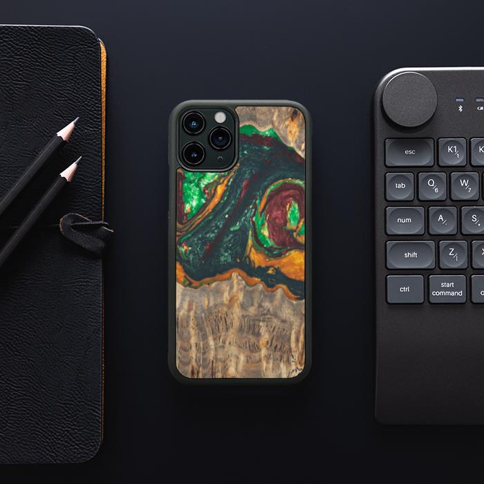 iPhone 11 Pro Handyhülle aus Harz und Holz - SYNERGY#B21