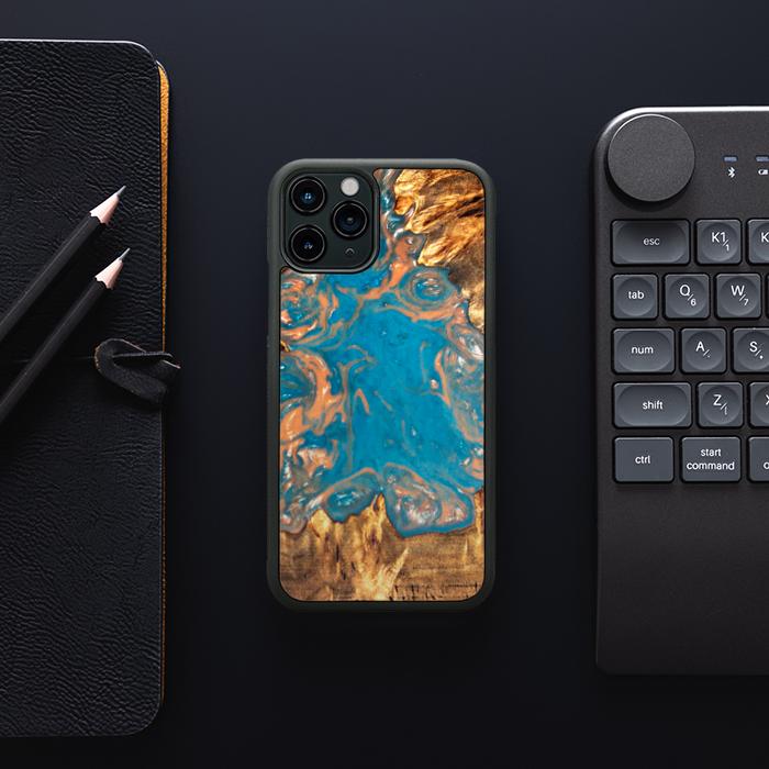 iPhone 11 Pro Handyhülle aus Harz und Holz - SYNERGY#B22
