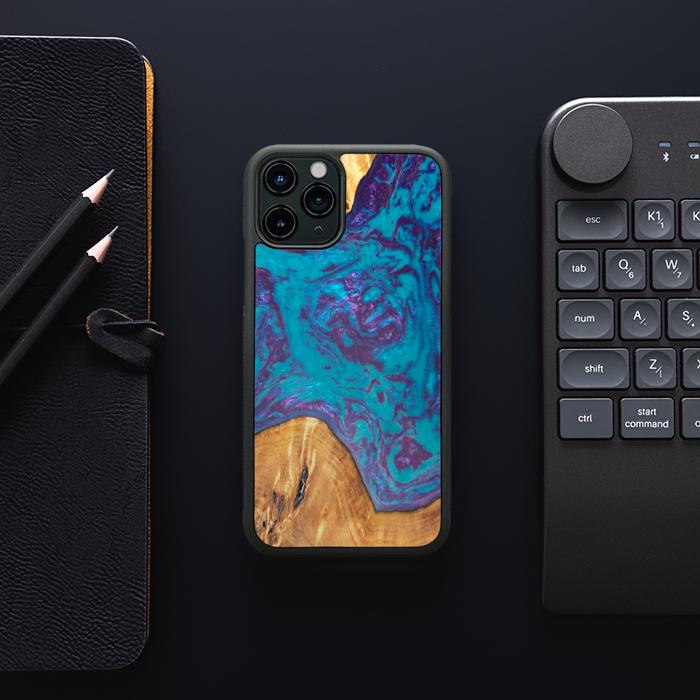 iPhone 11 Pro Handyhülle aus Harz und Holz - SYNERGY#B25