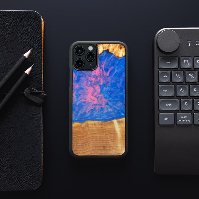 iPhone 11 Pro Handyhülle aus Harz und Holz - SYNERGY#B29