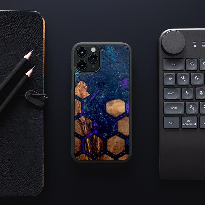 iPhone 11 Pro Handyhülle aus Harz und Holz - Synergy#D106
