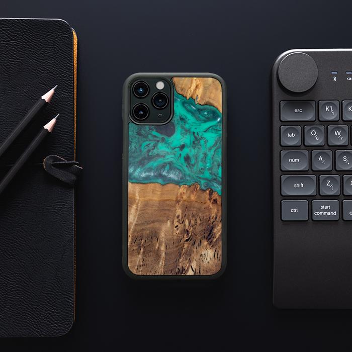 iPhone 11 Pro Handyhülle aus Harz und Holz - Synergy#D111