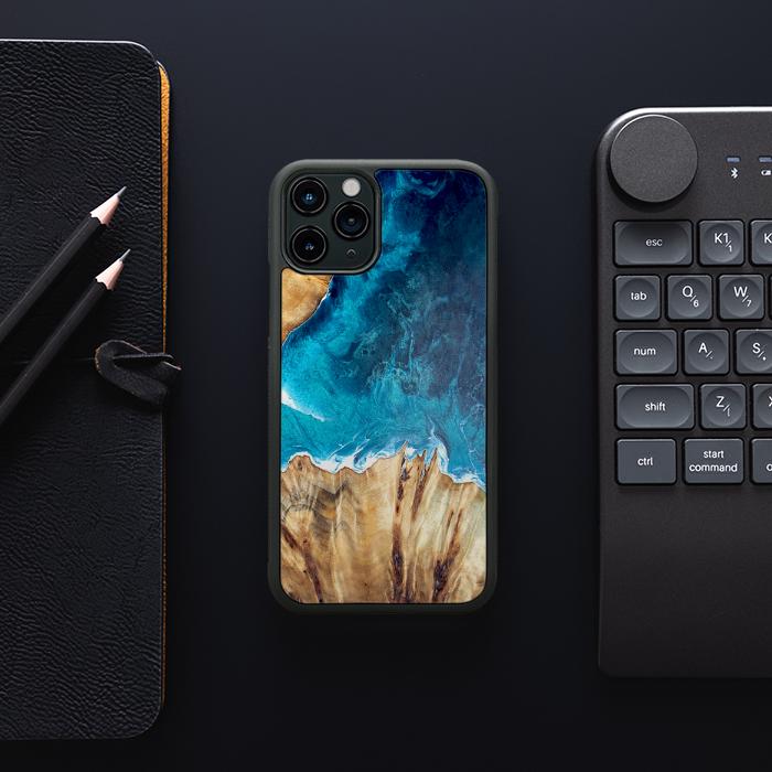 iPhone 11 Pro Handyhülle aus Harz und Holz - Synergy#D126