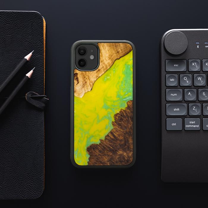 iPhone 11 Handyhülle aus Harz und Holz - SYNERGY#A12
