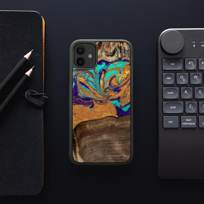 iPhone 11 Handyhülle aus Harz und Holz - SYNERGY#A122