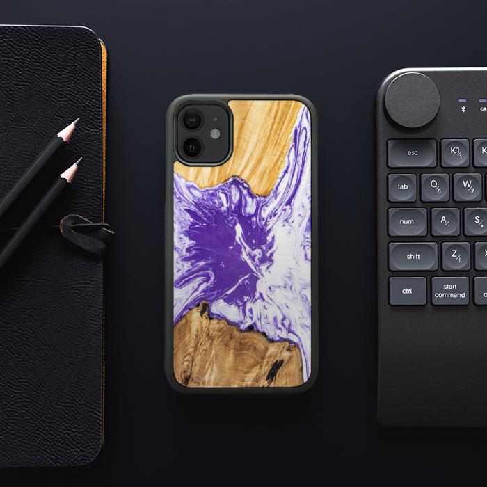 iPhone 11 Handyhülle aus Harz und Holz - SYNERGY#A79