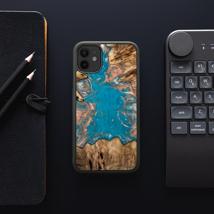 iPhone 11 Handyhülle aus Harz und Holz - SYNERGY#A97