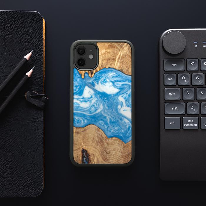 iPhone 11 Handyhülle aus Harz und Holz - SYNERGY#B03