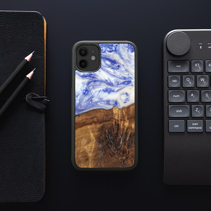 iPhone 11 Handyhülle aus Harz und Holz - SYNERGY#B04
