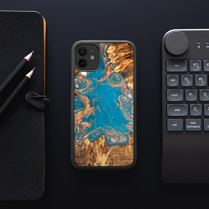 iPhone 11 Handyhülle aus Harz und Holz - SYNERGY#B22
