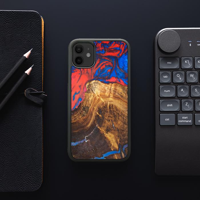 iPhone 11 Handyhülle aus Harz und Holz - SYNERGY#B31