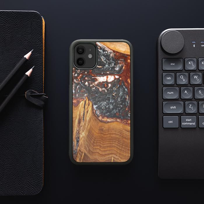 iPhone 11 Handyhülle aus Harz und Holz - SYNERGY#B37