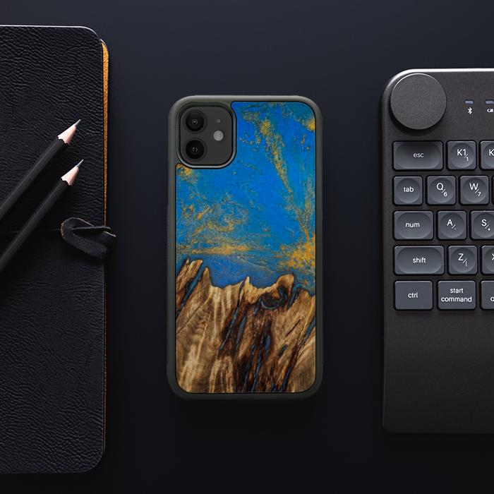 iPhone 11 Handyhülle aus Harz und Holz - SYNERGY#C43