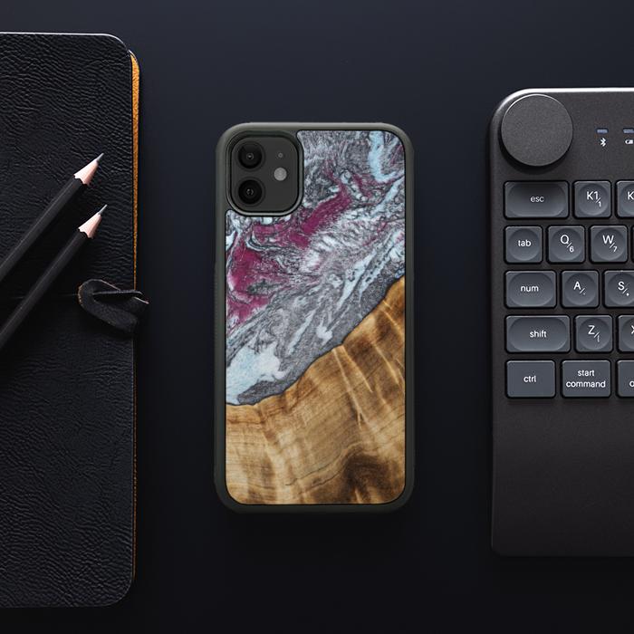 iPhone 11 Handyhülle aus Harz und Holz - Synergy#C12